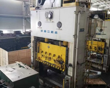 气动冲床 600T 济二