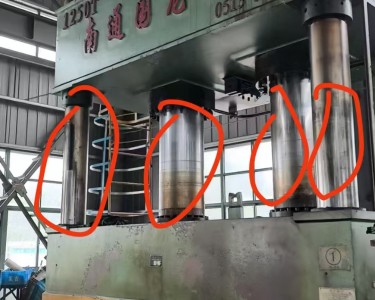 四柱式油压机 1250T 南通国龙