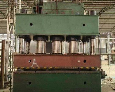 四柱式油压机 1500T 