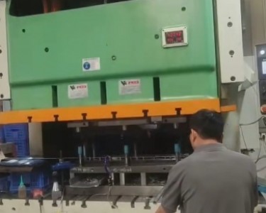 气动冲床 200T 协易