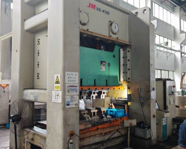 气动冲床 400T 杨力