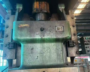 气动冲床 400T 杨力