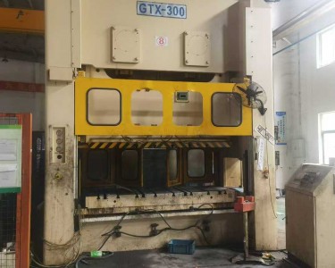 气动冲床 300T 金丰