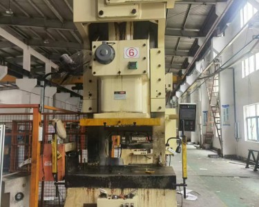 气动冲床 260T 满信