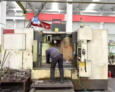 立式加工中心 1400 力扬